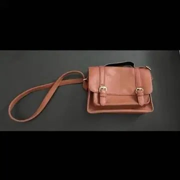 브라운 숄더백 플랩 포함