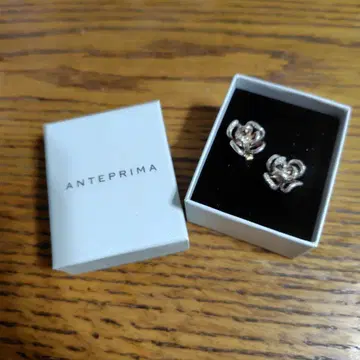 ANTEPRIMA 꽃 모양 귀걸이 스톤 장식