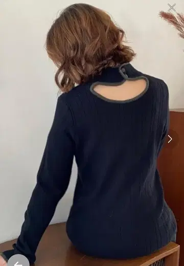 컨디션 최상 ZOZO 파이핑 디자인 니트탑 블랙 백 디자인