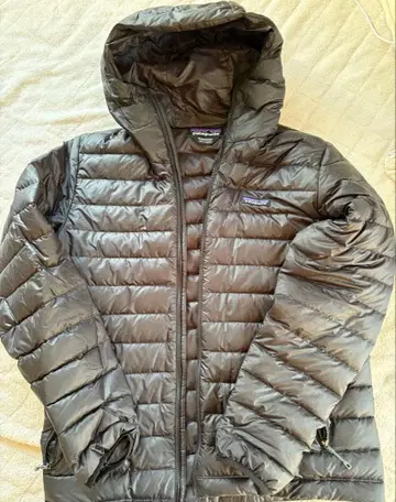 새상품급 patagonia 후드 부착 다운 자켓 M 사이즈 다크 그레이