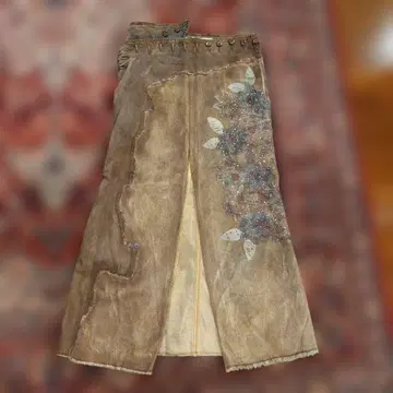 꽃무늬 비쥬 자수 부착 앞 슬릿 롱