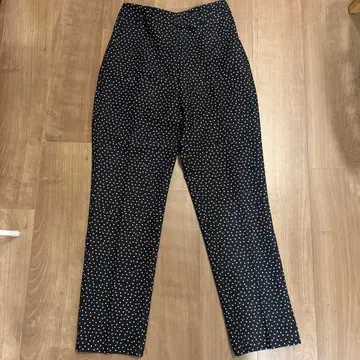 미라 오웬 도트 무늬 센터 프레스 팬츠