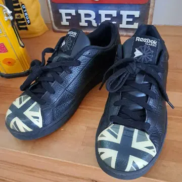 [Reebok] 블랙 유니언 잭 가죽 스니커즈 27.5cm