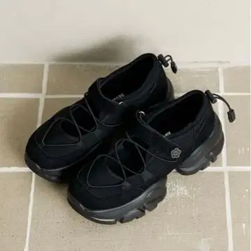 MARY QUANT x PUBLUX 크로스코드 발레 스니커즈