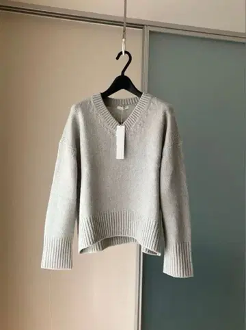 새상품 택 포함 GALERIE VIE 파인 울 V넥 풀오버