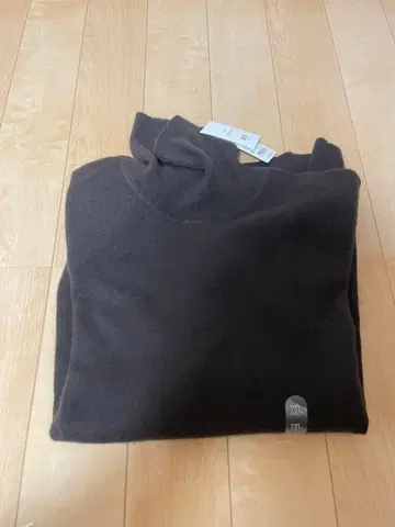 새상품 UNIQLO 캐시미어 터틀넥 스웨터 다크 브라운 XL