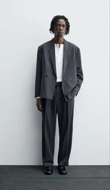 다크 그레이 더블 브레스트 캐주얼 수트