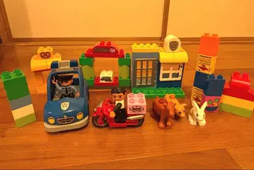 레고 듀플로 폴리스 세트와 덤