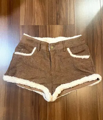 LIZ LISA 계 하트 포켓 숏팬츠