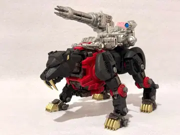 조이드 세이버 타이거 슈발츠 사양 완성품 리얼라이즈 모델