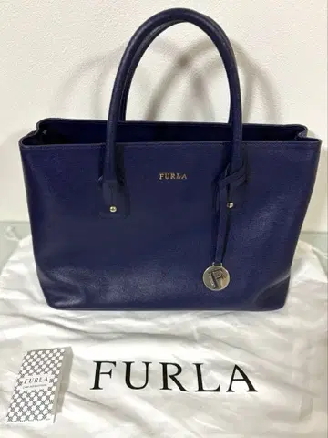 FURLA 네이비 핸드백 숄더 스트랩 포함