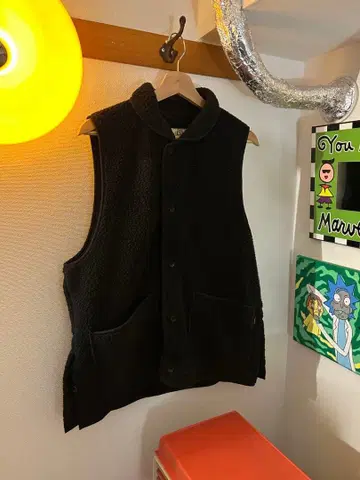 블랙 플리스 슬리브리스 베스트