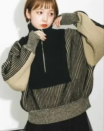 새상품급 KBF 레이어드 하프 ZIP 니트