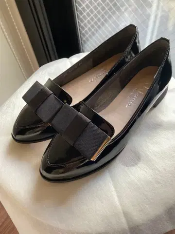 블랙 에나멜 리본 로퍼 그로그랭 리본 로퍼