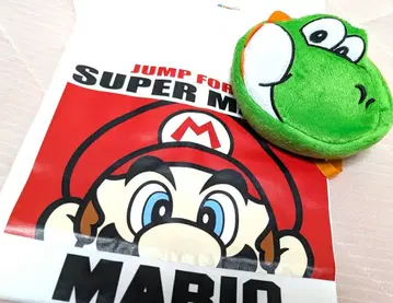 슈퍼 마리오 티셔츠와 요시 파우치