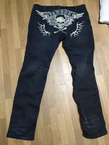 Vanson 스컬 자수 다크 데님 W38