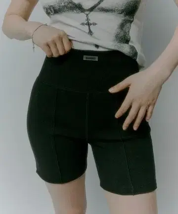 BLONDEY 브론디 센터라인 리브 바이커 팬츠 새상품 블랙