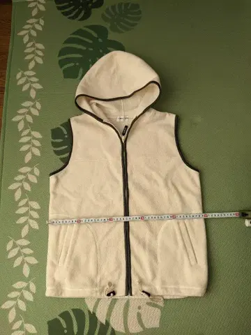 플리스 후드 부착 베스트 M 사이즈 크림색