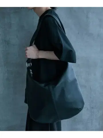 HARE 크루아상 숄더백