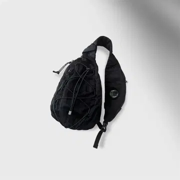 C.P.COMPANY Nylon B Crossbody 바디백 블랙