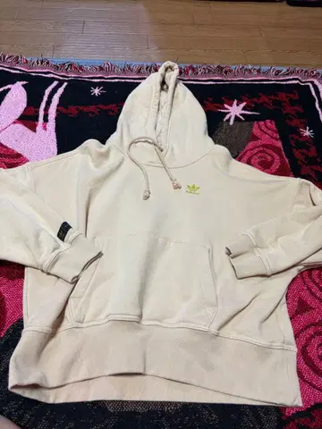 아디다스 플라워 프린트 후드티 베이지