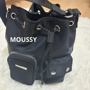 최저가 미사용 새상품 MOUSSY 로고 스트랩 백 복조리 백 블랙