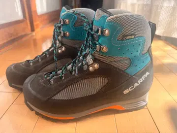 SCARPA 등산화 블랙/블루 사용 횟수 적음