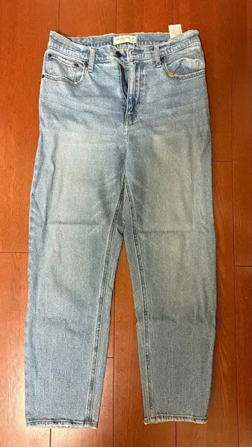 Abercrombie & Fitch The Mom High Rise