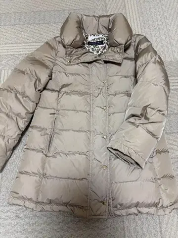 자유구 베이지 다운 자켓 40 L 사이즈