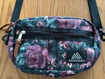 그레고리 숄더 러스티 태피스트리