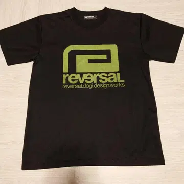 L 리버설 로고 프린트 T셔츠 블랙