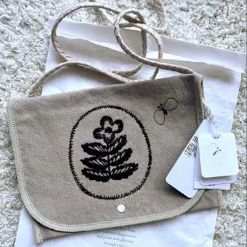 미나 페르호넨 ami pochette 미니백 swing garden