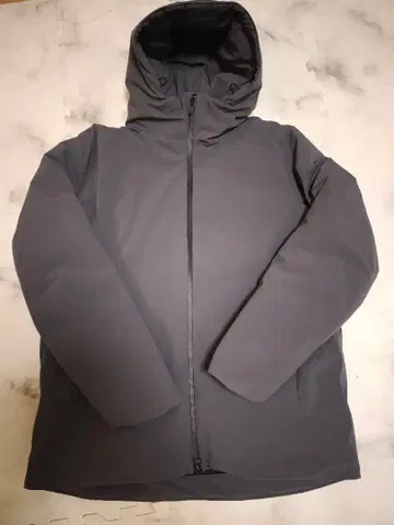 새상품급 데상트 올테라인 미즈사와 다운 인비저블 L 사이즈 샘플