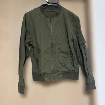 올리브색 MA-1 스타일 자켓