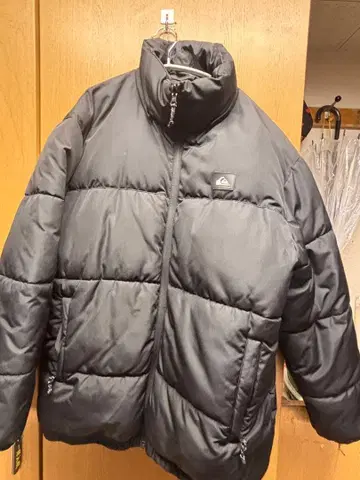 Quiksilver 블랙 다운 자켓