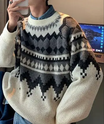 노르딕 무늬 크루넥 니트