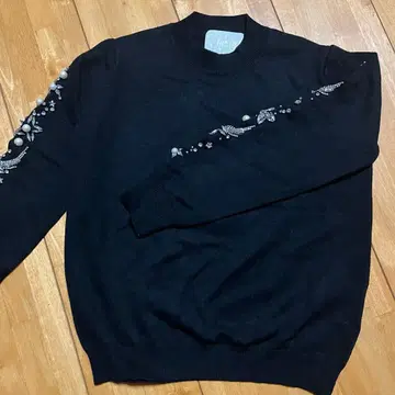 체스티 chesty 소매 비쥬 니트 블랙