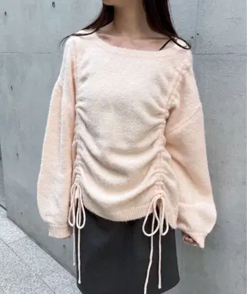 드로우 스트링 포함 핑크 니트