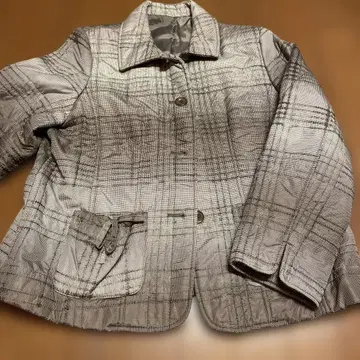 체크 무늬 퀼팅 자켓 베이지 계열 새상품급 M