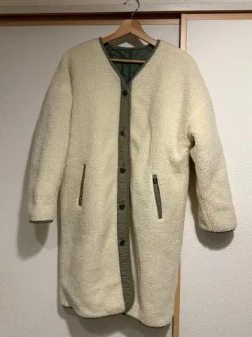 [ 새상품급 ] AVIREX 리버서블 퀼팅 보아 롱 코트 화이트 카키