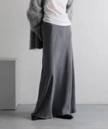 피브릴 새틴 스커트