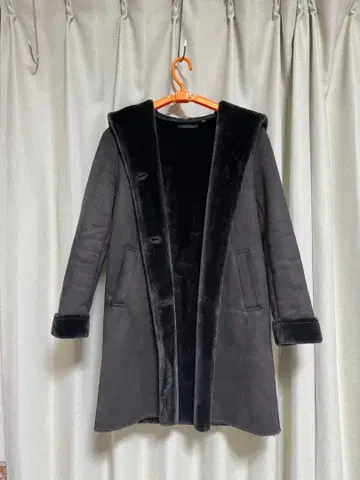 유니클로 무스탕 터치 후디드 코트