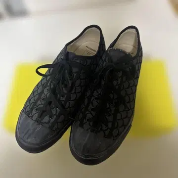 미나 페르호넨 블랙 스니커즈