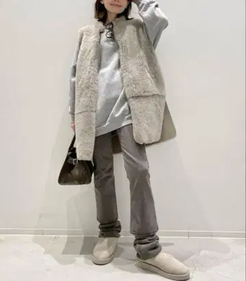 아파르트몽 스이코크 무스탕 사보 그레이지 그레이 화이트