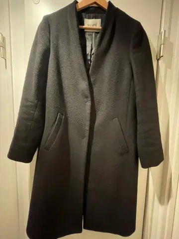 ROPE 블랙 노카라 롱 코트