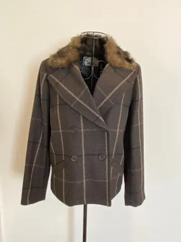 체크 무늬 퍼 달린 더블 자켓