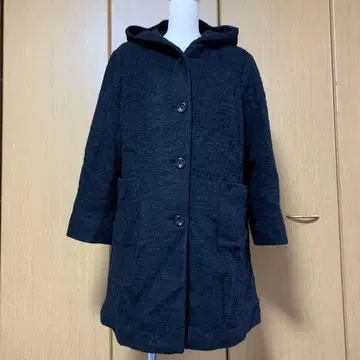 레스피기 후드 부착 블랙 코트