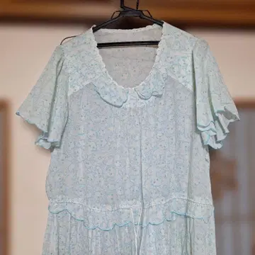 프랑슈리페 FL5 스카이블루 프릴 달린 꽃무늬 반팔 원피스