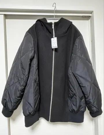 블랙 후드 부착 퀼팅 자켓