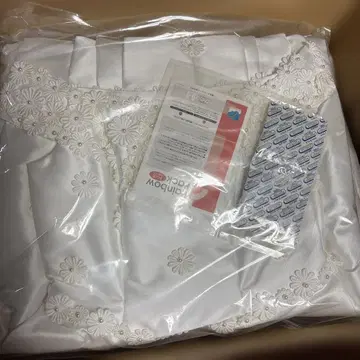 화이트 웨딩 드레스 꽃무늬 자수